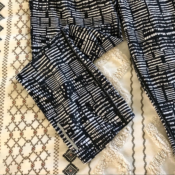 Nike Dri Fit Stretch Legging Workout Pants - Picture 5 of 9